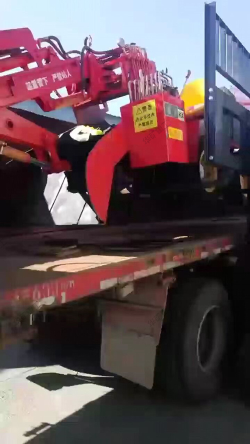 華礦集團(tuán)一臺扒渣機(jī)發(fā)往安徽